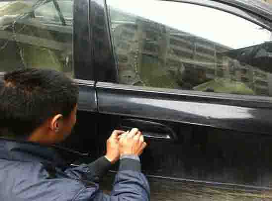 寶馬汽車(chē)開(kāi)鎖